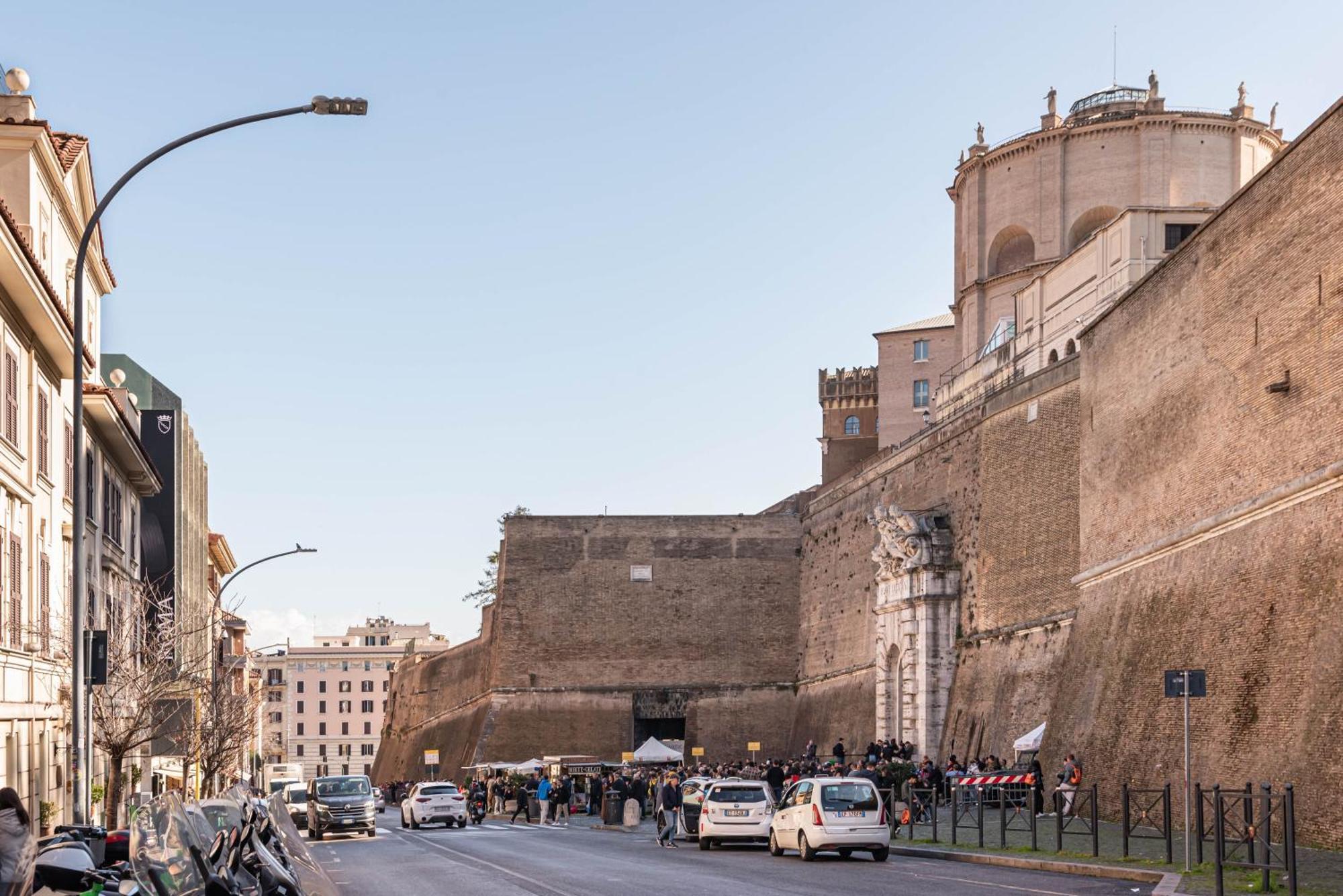 Apt Con Terrazzo Musei Vaticani Rome Luaran gambar